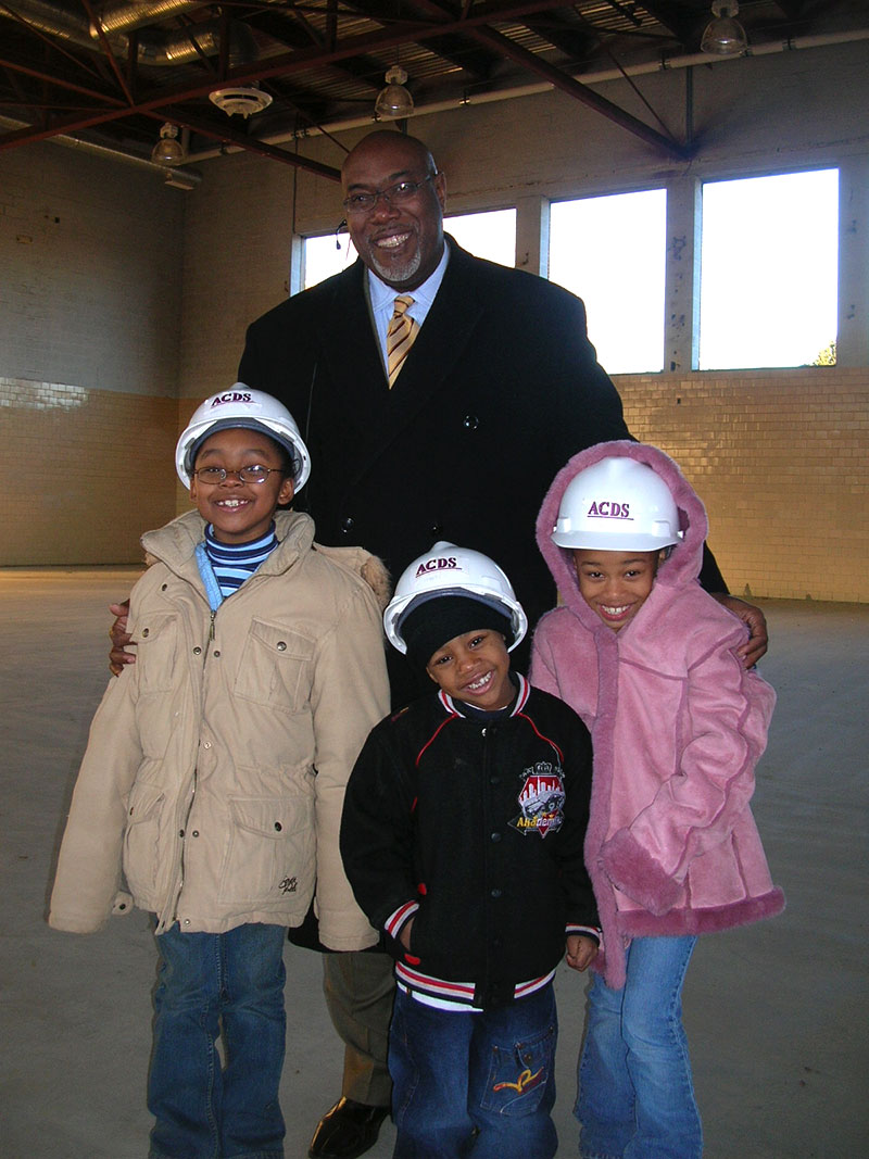 bg-kids-in-hard-hats
