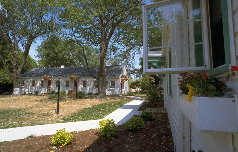 Galesville Courtyard